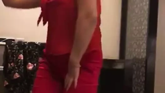 Sevimli ateşli kız zevk alıyor