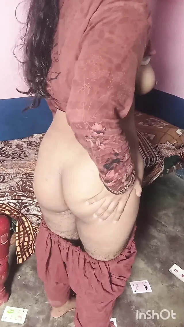 Ateşli desi göğüslere karşı ve amcık sikişi