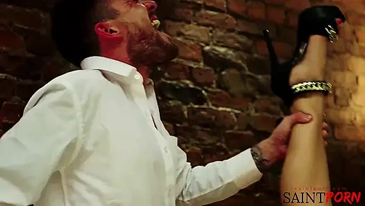 Victoria Summers ideal ev hanımı