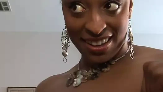 Muhteşem siyah kadın emme bir sert çük