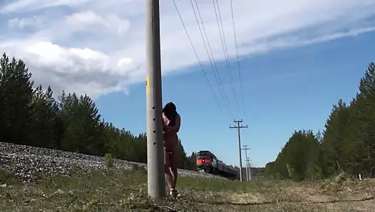 Velena, trenden önce soyuldu.