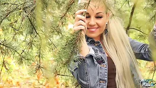 Pürüzsüz taze amcık - lucie