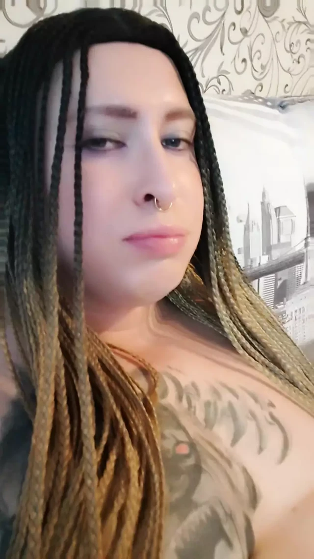 Bonnie нежно мастурбирует и кончает