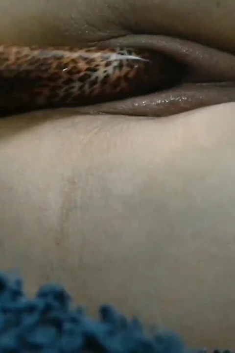 Uzun kalın dildo amımı ıslatıyor