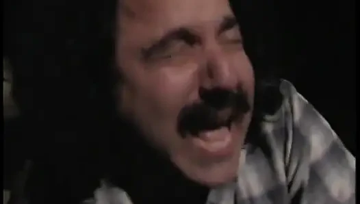 İri göğüslü genç kız ters kovboy kız rolünü oynamak istiyor