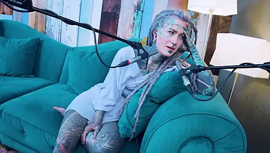 Ben hakkında konuşuyorum - izolasyon - asmr podcast sfw konuşuyor gotik sıska kız dreadlocks dövmeli model dövmeli kız