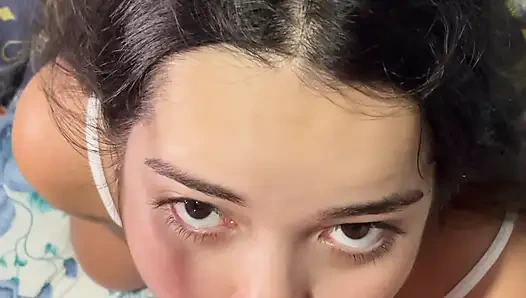 Yumuşak emmek ve damarlı penisin ağızda sertleştiğini hissetmek - Yüz boşalması bölüm 2, VIP'te mevcut.