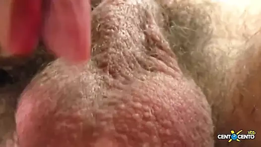 Kadınların ayaklarına ve ellerine, bir krater haline gelen dilatlı anüste (aşırı tam anal film)