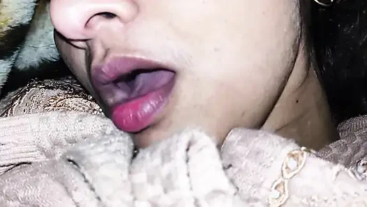 Kış mevsiminde üvey kız kardeşle sert sikişiyor yakın çekim