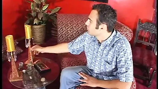 Meraklı adam antques emporium'da büyülü lamba buldu ve charmane kadın cinini çağırıyor