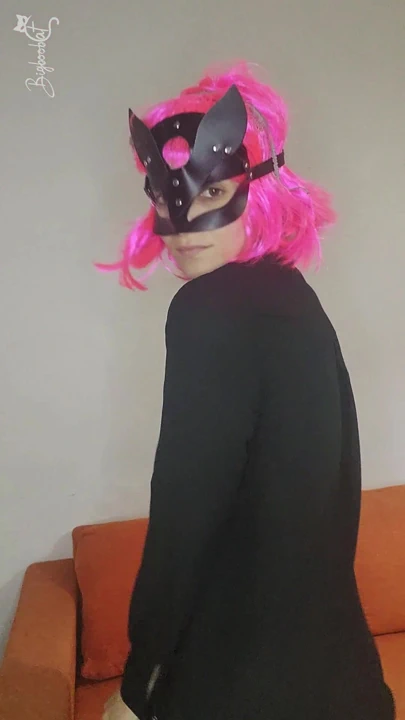 Kedicik maskem ve doğal göğüslerimle heyecanımı hissedin