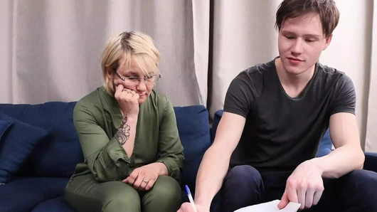 Auntjudysxxx - 48 yaşındaki üvey anne Nadine üvey oğluna ev ödevinde yardım ediyor