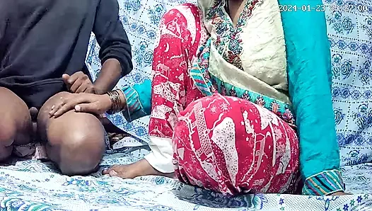 Büyük memeli Hintli kız ve oğlan seks yapıyor 7255