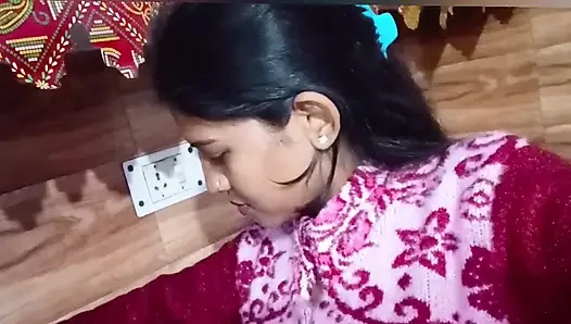 Hintli kayınbiraderi baldızını muzla besler, onunla seks yaptı ve amını yaladı. Hintçe video (Tina Nandey)