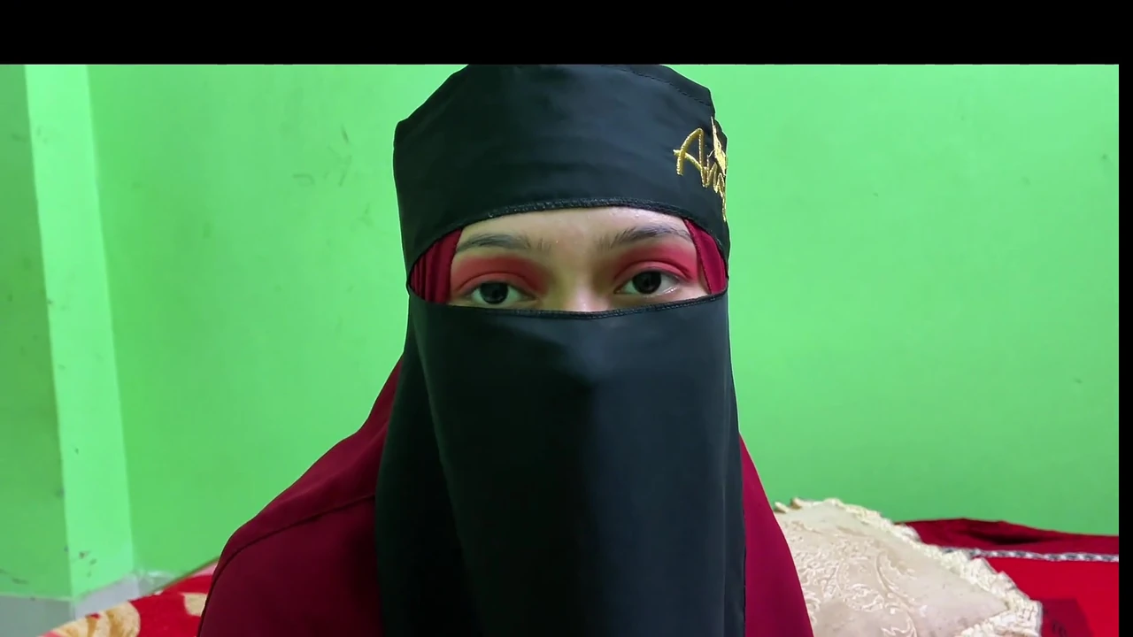 युवा सौतेली आंटी को सख्त और सख्त सेक्स पसंद है