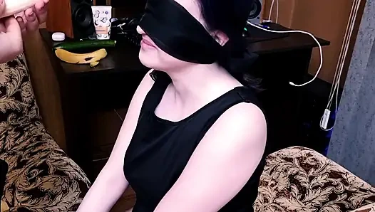 Oyun oynuyorduk ve bana muz yerine sikini verdi