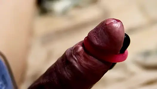 Penis vibratörden çok yorgun ve dinlenmesi gerekiyor.
