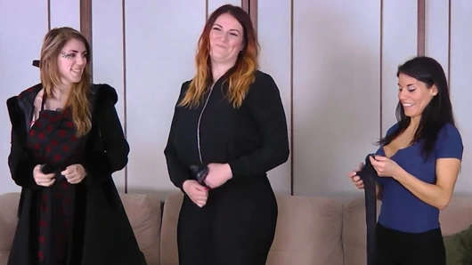 Heyecanlı striptizli külotlu çoraplı bir pizza teslimatı