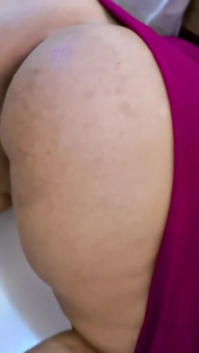 Mısırlı ayesha teyze odasını temizliyorum ve büyük götünü ve büyük amcığını görüyorum sonra onu sert sikiyorum | Klip 1