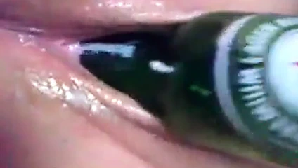 Brierley hill sürtüğü bira şişesiyle sikişiyor