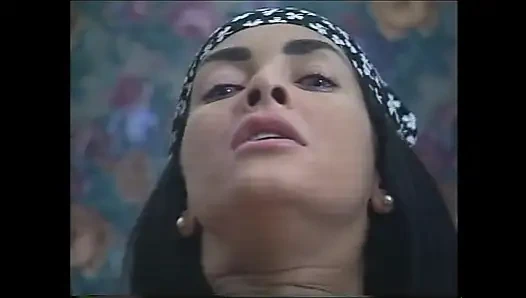 Kıllı amcıklı harika azgın orta yaşlı seksi kadın sikiliyor ve büyük klasik yarakla göt deliğine boşalıyor