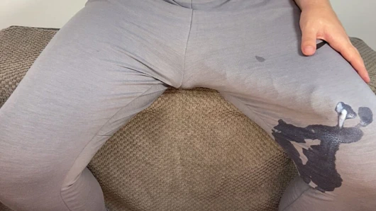 Büyük yarak eller pantolonlu serbest boşalma