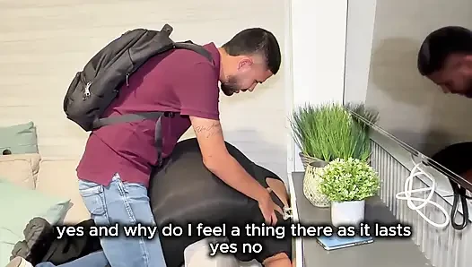 Üvey annemin şişman kızını mobilyada sıkışmış buluyorum