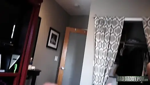 Kızıl saçlı Savana Styles üvey erkek kardeşi tarafından soyunuyor