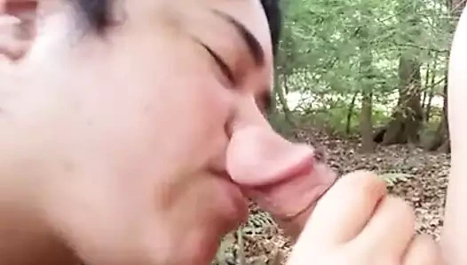 Hile latin karısı emme horoz içinde ormanda dinlenme alanı prt1