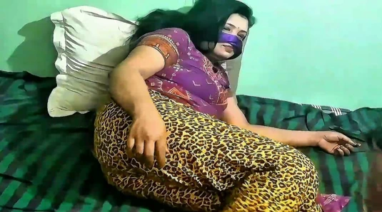 DESI MALLU LOCAL BHABHI HARDCORE FUCK WITH DELIVERY BOY WHEN THEY WERE ALONE AT HOME