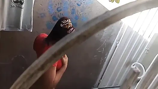 Komşum gerçekten beni sikmek istiyor, dileğini yerine getiriyorum. Bazen komşuların için bir fahişe olmalısın.