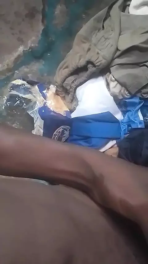 Büyük memeli kız arkadaşla karanlık odada seks