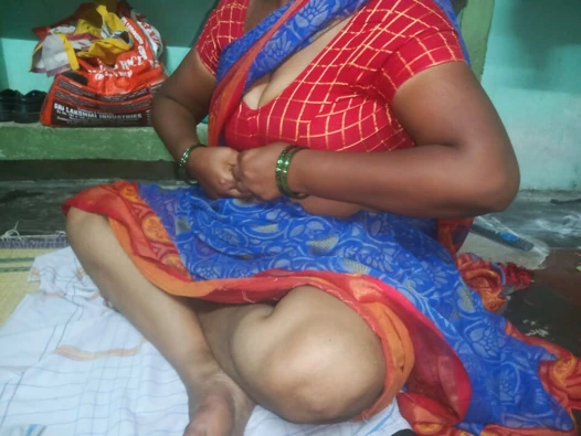 Hintli teyze erkek arkadaşının köyünde amını yediriyor - ev yapımı