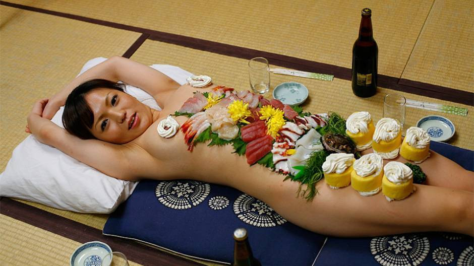 Japon gal asuka ayanami sansürsüz bir yemek tabağıdır