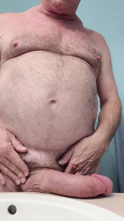 Папочка поглаживает