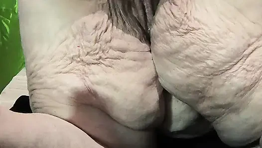 Sorunlu fahişe canavar yaraklarla 6'ya boşalmak istiyor