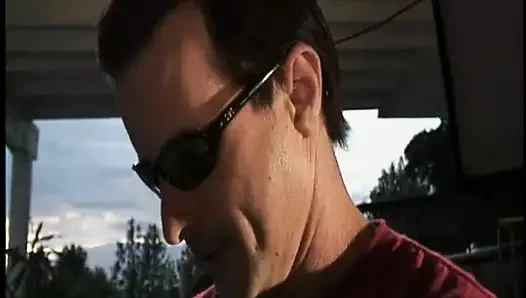 Muhteşem goldielocks tabitha bir yaz akşamı güneşlenme terasında sikilmekten hoşlanıyor