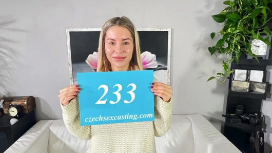 Sınırsız sarışın yeteneklerini gösteriyor