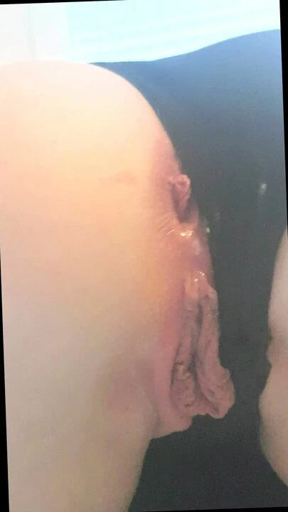 Ateşli kızımın güzel büyük kıçı yavaş ve derin anal alıyor - neşe ve acı nedeniyle inliyor ve çığlık atıyor - tam assfuck