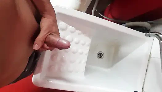 Dışarıda sidik terasında yarak