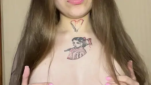 Yakın kamera, sessiz enerji ve tekrar oynatmak istediğiniz bir an Bir sonraki klibi ister misiniz?