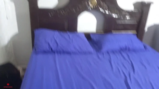 Masum yüzlü üvey kız kardeşim bana harika bir oral seks yapmasına izin vermemi istiyor