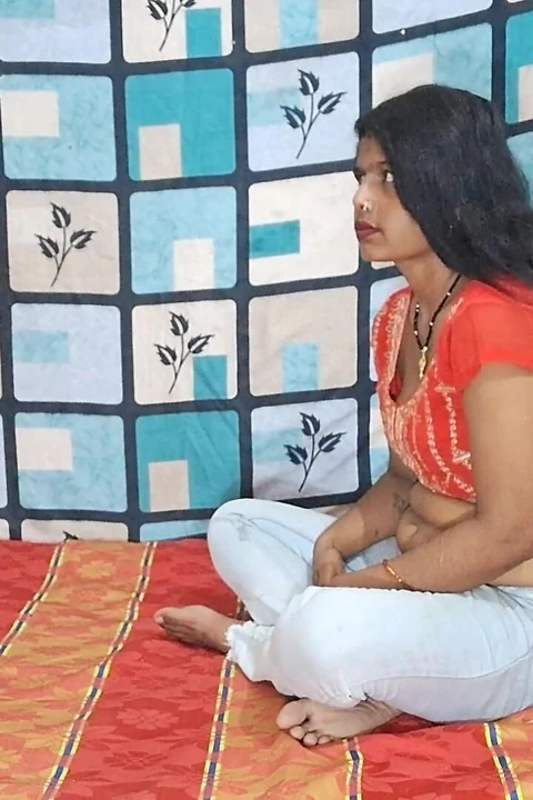 Amatör Hintli evli kadın neha yenge gerçek ev yapımı romantik seks ve dölleme