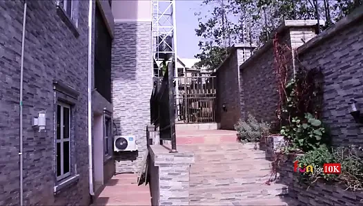 Kimberly ile öğle yemeği yiyor