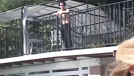 Daphne'nin Büyük Penis İçin Mükemmel Poposu