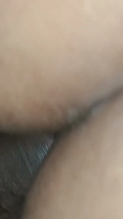 Desi Hint Assam bhabhi köpek pozisyonunda erkek arkadaşının büyük sikiyle sertçe sikiliyor | Klip 2