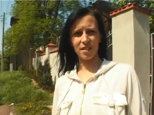Esmer güzel bakış açısıyla sakso çekmeden önce mastürbasyon yapıyor