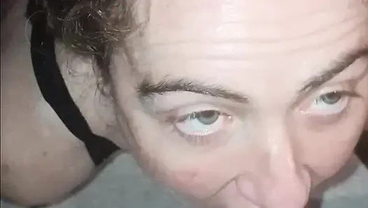 Söyle. Ben bir fahişeyim