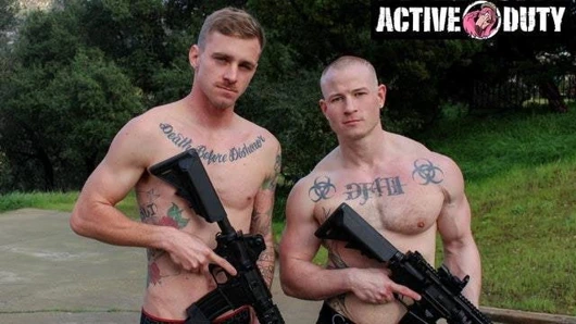 Niko carr'ın kaslı siki ryan jordan'ın sıkı kıçını teşvik ediyor - ac