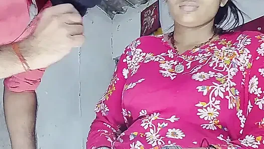 Göt amcık sikiyor yarak emiyor göğüslerini emiyor memeden süt emiyor ve domaltarak yarağa oturuyor ve doğrudan Hintçe seste yatıyor